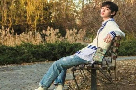 大尺度走光XXⅩXXX:社会风气与个人隐私的碰撞,如何平衡自由表达与道德底线? 大尺度走光XXⅩXXX:社会风气与个人隐私的碰撞,如何平衡自由表达与道德底线?