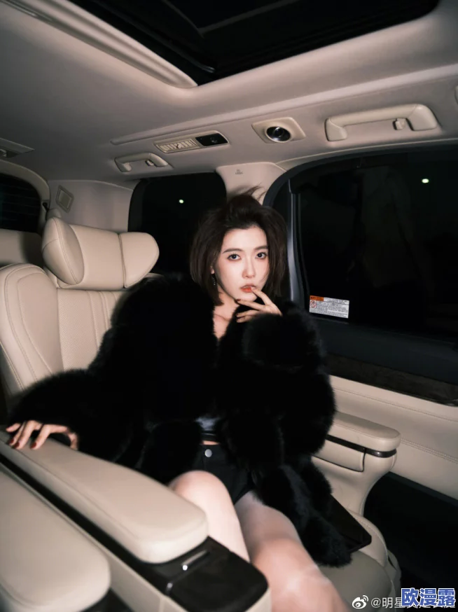 震惊!聂小雨大战黑武士,竟然在关键时刻出现了意想不到的变故,引发全场轰动! 震惊!聂小雨大战黑武士,竟然在关键时刻出现了意想不到的变故,引发全场轰动!