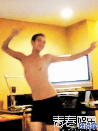 震惊!男明星露勃起j照曝光,网友热议其私生活引发广泛关注与讨论,真相究竟如何? 震惊!男明星露勃起j照曝光,网友热议其私生活引发广泛关注与讨论,真相究竟如何?