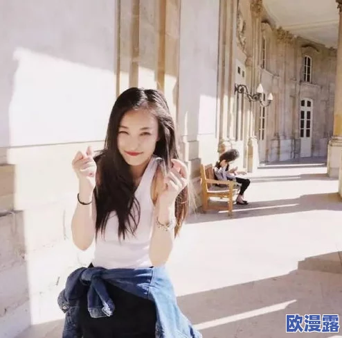 李丽莎尤物福利视频：震惊！她的最新作品竟引发全网热议，网友们纷纷表示无法自拔！