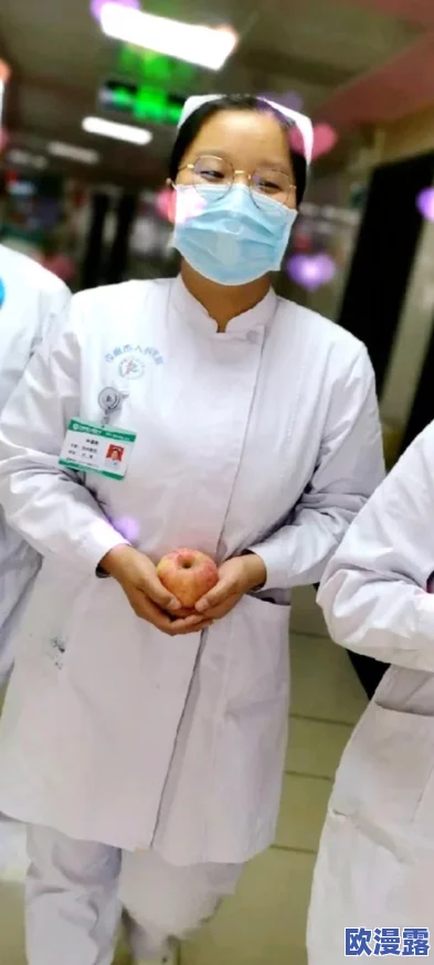 描写进入的那一刻感受男生的心情,细腻展现他内心的紧张与期待,以及对未来可能性的憧憬与不安 描写进入的那一刻感受男生的心情,细腻展现他内心的紧张与期待,以及对未来可能性的憧憬与不安