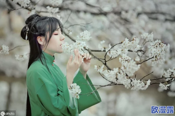 久久亚洲伊人，内容丰富多彩，让人感受到浓厚的文化氛围，非常值得一看！