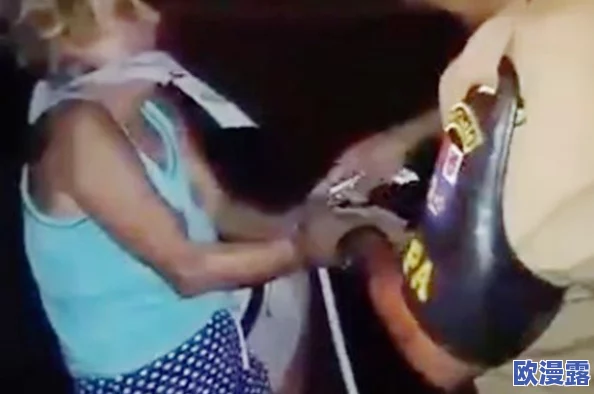 强制被绑用大号振动器弄到大叫一名女子在派对上遭遇不幸事件引发广泛关注和讨论